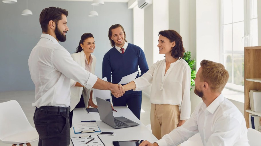 UK, 43% of Investors Are Under 30